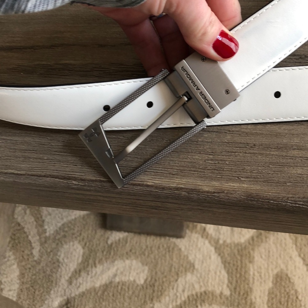 Reversible Under Armour belt black and white